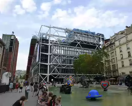 P1080045 ...et vue sur le Centre Pompidou.