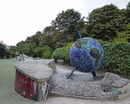 P1080059 Le terrain d'aventure inauguré en 2012, terrain de jeux pour les enfants au coeur du jardin Nelson-Mandela