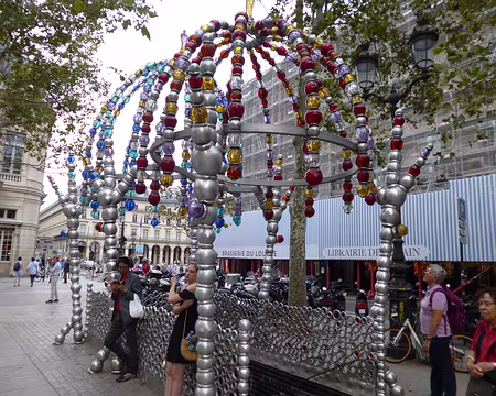 P1080064 Le Kiosque des Noctambules de Jean-Michel Othoniel (2000)...