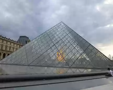 P1080070 La Pyramide du Louvre de Peï (1989). Merci à Marylise