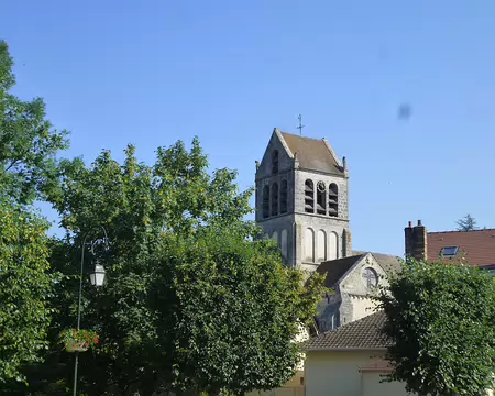 P1070838 Eglise St-Barthélémy, XIIè-XIVè s., la cloche de bronze date de 1557.