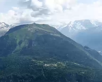 20180703-11h45m25s-DSC07197-V3 Le massif des aiguilles rouges entre le Mont Blanc et les Fizz