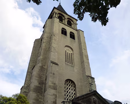 P1070891 Le clocher-porche date du XIè s.