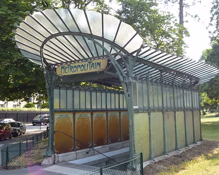 P1070903 ...pour la bouche de métro Porte Dauphine