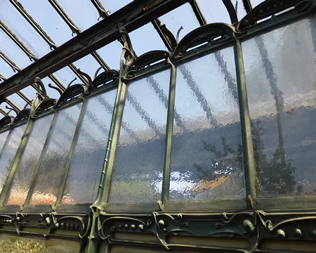 P1070906 Guimard s'inspire de la nature : tiges, feuilles, pattes d'insectes qu'il transpose dans son oeuvre.