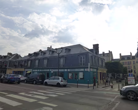 P1070975 Vue depuis la rue Royale