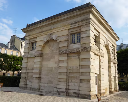 P1070978 Carré à la Fontaine