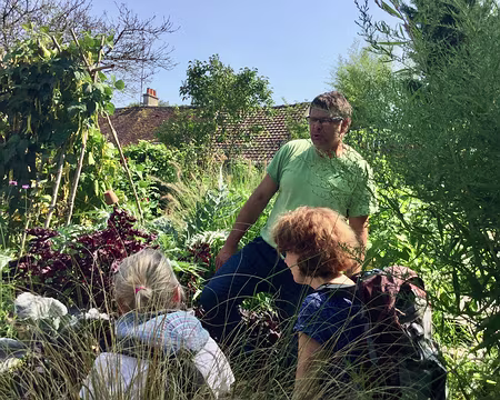 IMG_0959 conférence impromptue de Thierry le jardinier sur le jardin des 5 sens