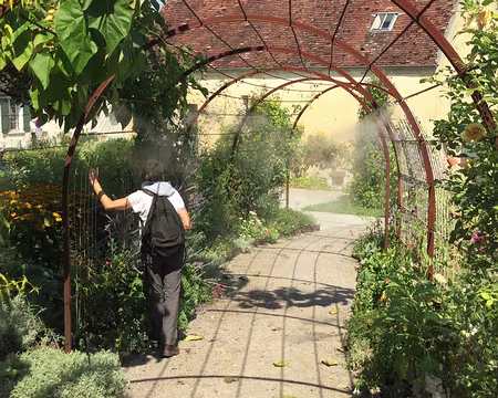 IMG_0960 M-T prend une douche…