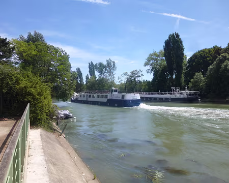 P1080344 Bateau de croisière