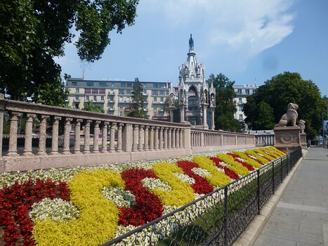 Dominique Dominique F, détail sortie