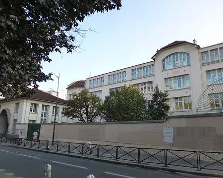 P1080437 Ecole de filles, 1926, rue du château- des -Rentiers