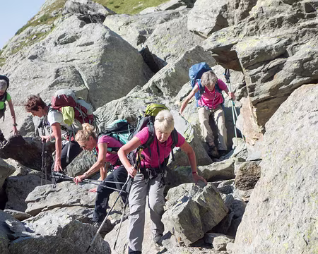 20180819-09h29m59s-DSC08595-V3 Un peu de danse dans les rochers...