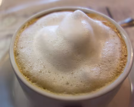 20180821-12h24m29s-DSC08678-V3 Le cappuccino est une préparation à base de café expresso, mélangé et coiffé d'une mousse de lait crémeuse.