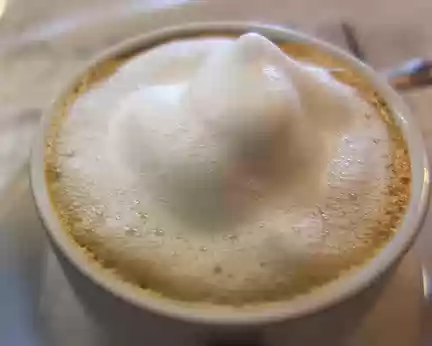 20180821-12h24m29s-DSC08678-V3 Le cappuccino est une préparation à base de café expresso, mélangé et coiffé d'une mousse de lait crémeuse.