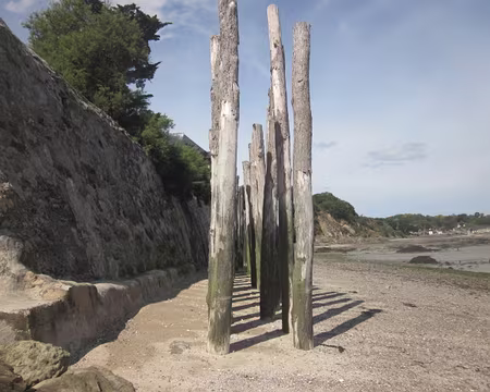 IMG_4889 Brises vagues sur une plage à Cancale