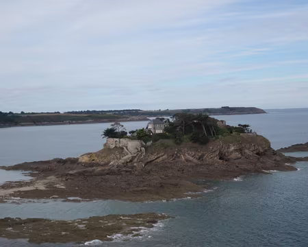 IMG_4929 Ancienne Ile et maison de Léo Férré