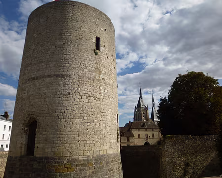 P1080585 Le donjon. Merci à Hélène.