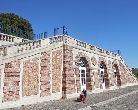 22 Max dessine l'observatoire.