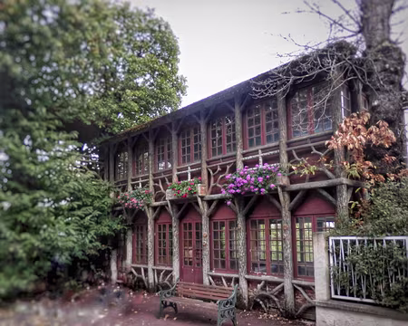 33 Le Pavillon Lafontaine, seul bâtiment qui subsiste de la guinguette 1900.
