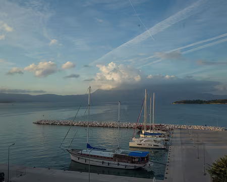 2018_10_27-18_10_54 Port de Corfou en face de notre hôtel