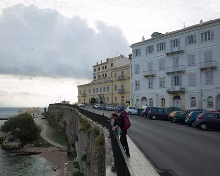 2018_10_28-09_10_50 J9 - Devant notre hôtel, départ à pied pour l'aéroport