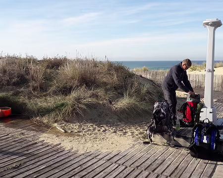 Accès à la plage de la Jenny, un des rares points d'eau Accès à la plage de la Jenny, un des rares points d'eau