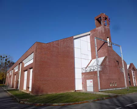 P1090524 L'ancienne sucrerie de Coulommiers abandonnée en 1977 fut inaugurée en tant que centre socio-culturel et sportif en 1990.