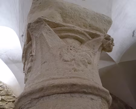 P1090538 Chapiteau du XIIè s.