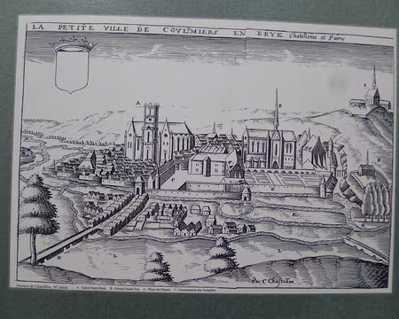P1090546 Gravure du XVIè s. représentant Coulommiers et en haut à droite la commanderie.