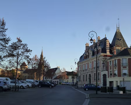 P1090557 Eglise St-Denys-Ste-Foy consacrée en 1911.