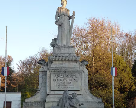 P1090560 Merci à Alfred pour cette balade culturelle.