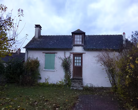 P1090448 Petite maison au bord du canal du Loing à Bagneaux