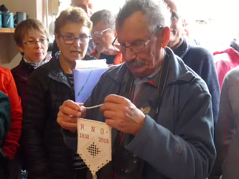 Dominique Dominique F, détail sortie