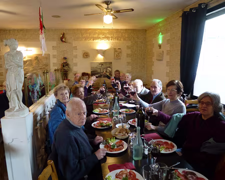 P1090855 - Copie Retrouvailles au restaurant pour les Rois.