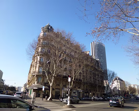 P1090976 Avenue des Ternes et la tour de l'hôtel Hyatt Regency