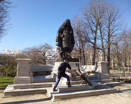 P1090993 Monument à La Fontaine par Charles Correia (1984), le Corbeau et le Renard.