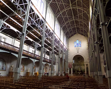 P1100035 Nef avec ses structures métalliques