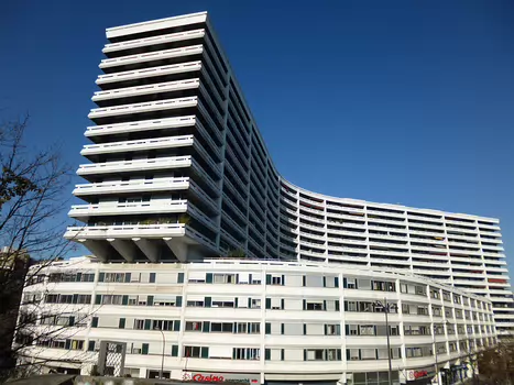 Dominique Dominique F, détail sortie