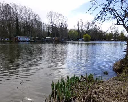 P1100156 ...et les cabanons.