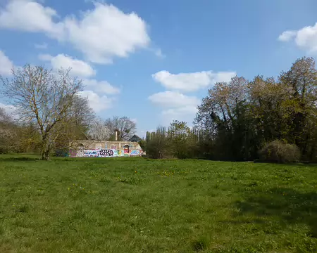 P1100340 Anciens bâtiments industriels près de la Seine
