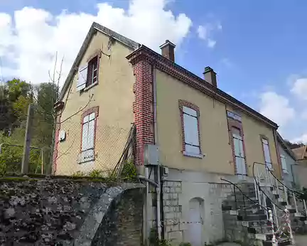 P1100345 Ancienne maison éclusière, Le Coudray-Montceaux