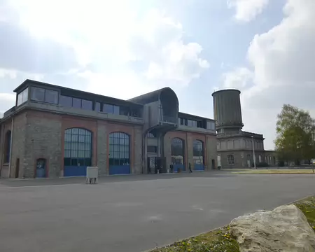 P1100357 Ancienne usine des papiers peints Leroy, dont l'ancienne centrale électrique est transformée en centre culturel 
