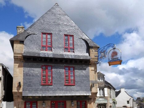 Hélène Hélène B, détail sortie