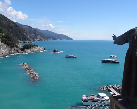 DSC07042 Statue de St François veillant sur la baie de Monterosso