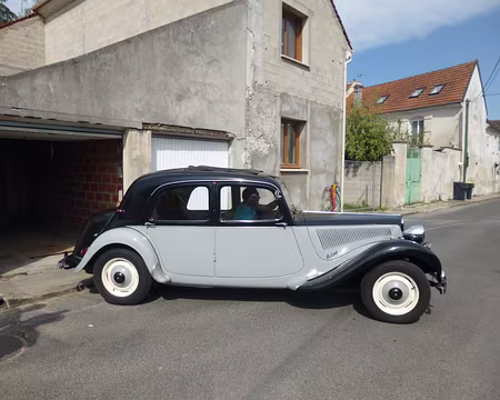 P1100471 Citroën sortant du garage