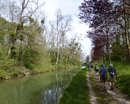 P1100487 ...au canal de l'Ourcq, 12 mètres plus haut que le niveau de la Marne.