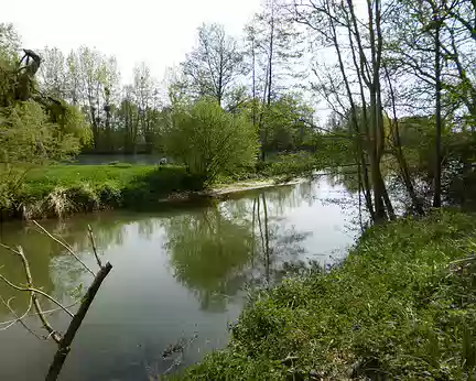 P1100488 La rivière Ourcq au niveau du confluent avec la Marne.