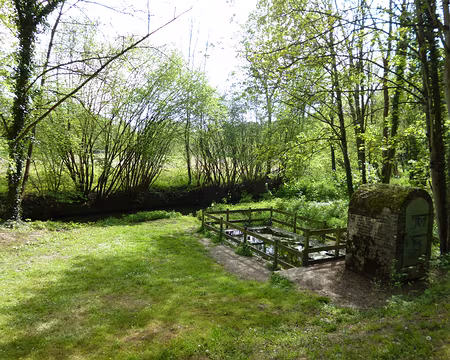 P1100490 Lavoir près de Lizy-sur-Ourcq, le long de l'Ourcq