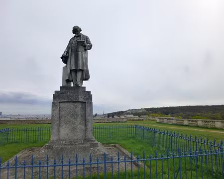 P1100310 Statue de Jules Janssen (1824-1907) astronome français qui a fondé à Meudon...